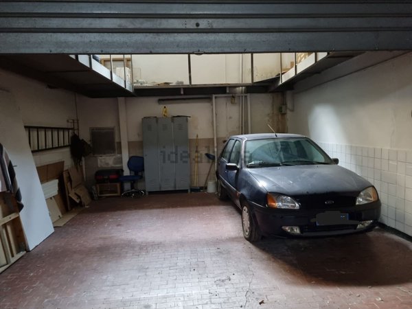 box auto in vendita a Genova in zona Rivarolo