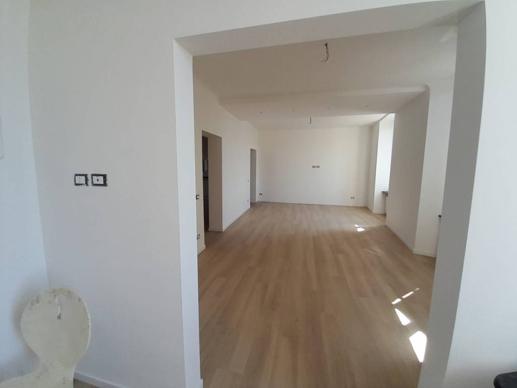 appartamento in vendita a Genova in zona Sottoripa / Maddalena / Molo