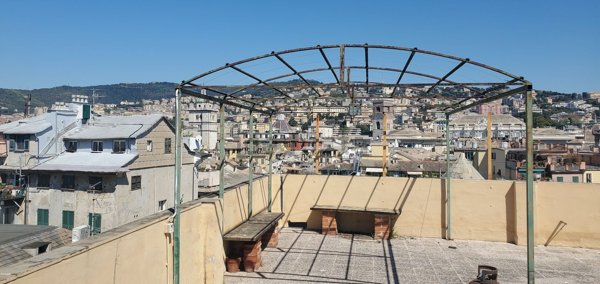 appartamento in vendita a Genova in zona Sottoripa / Maddalena / Molo
