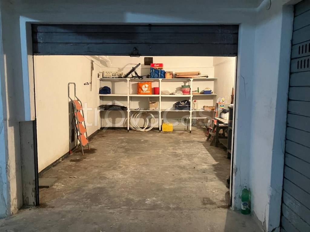 box auto in vendita a Genova in zona Pegli