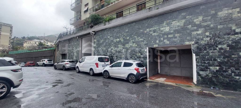 box auto in vendita a Genova in zona Sestri Ponente