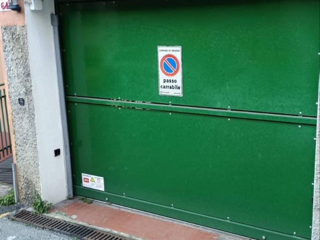 box auto in vendita a Genova in zona Staglieno