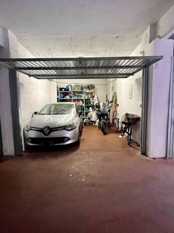box auto in vendita a Genova in zona Sestri Ponente