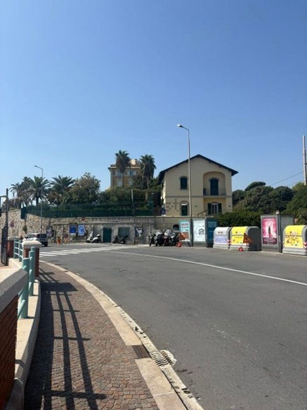 casa indipendente in vendita a Genova in zona Quarto dei Mille
