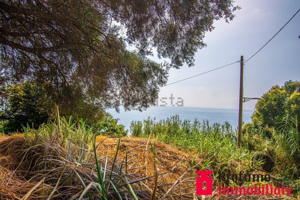 terreno in vendita a Genova in zona Crevari