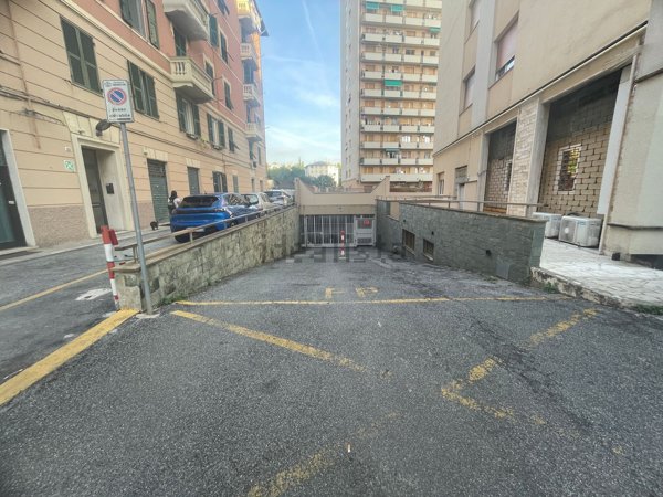 box auto in vendita a Genova in zona Pegli