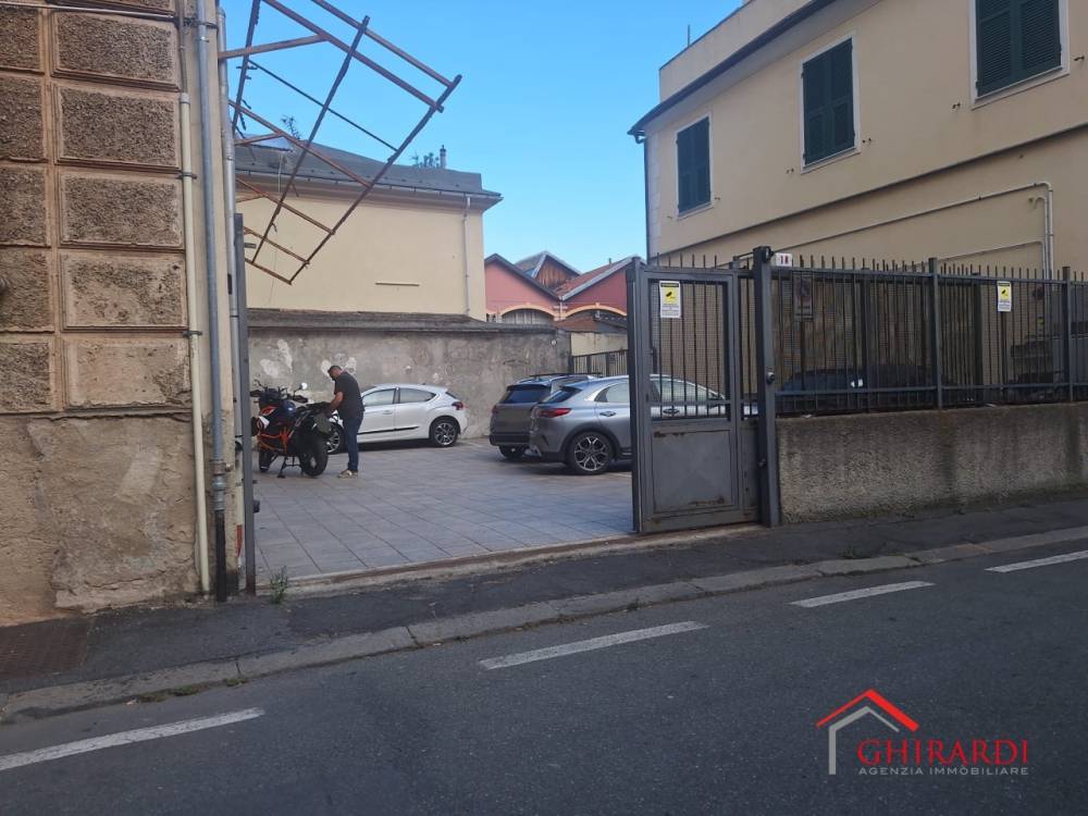 box auto in vendita a Genova in zona Sestri Ponente