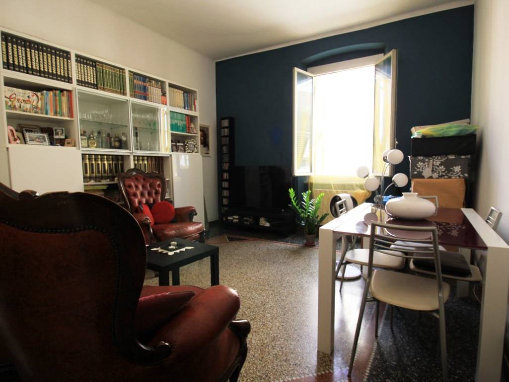 appartamento in vendita a Genova in zona Sestri Ponente