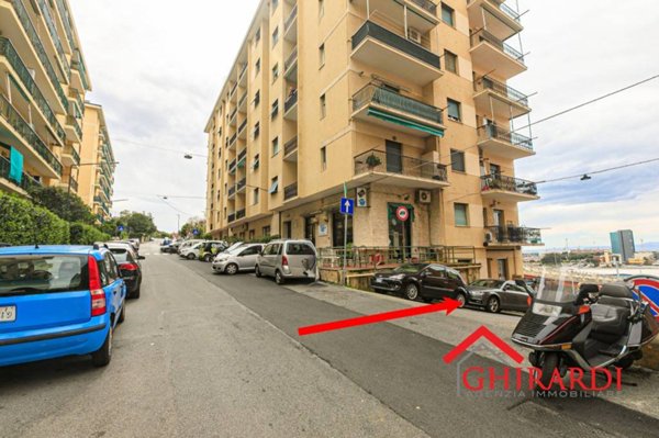 box auto in vendita a Genova in zona Sestri Ponente