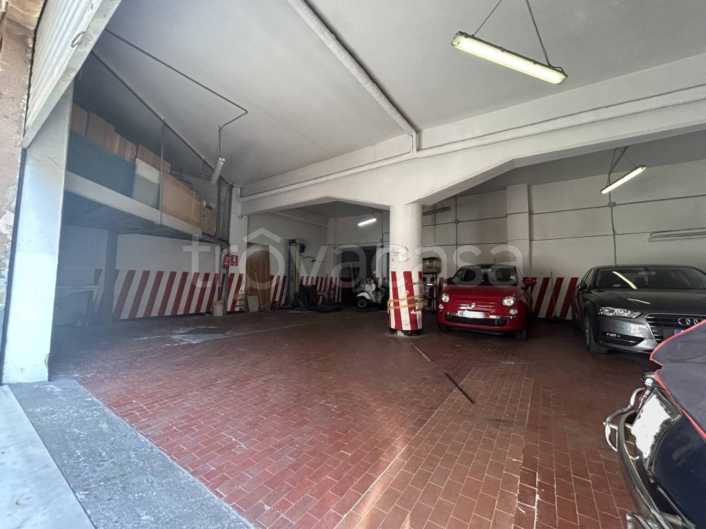 box auto in vendita a Genova in zona Castelletto