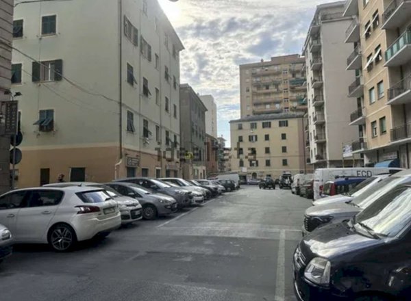 box auto in vendita a Genova in zona Sestri Ponente