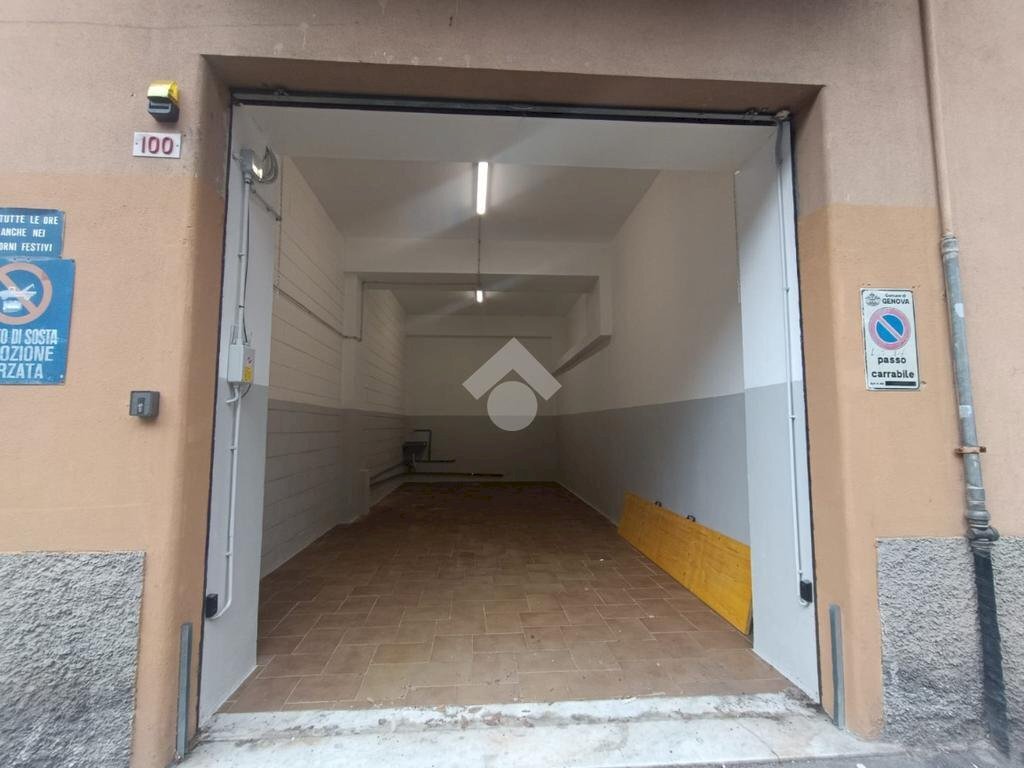 box auto in vendita a Genova in zona Sestri Ponente