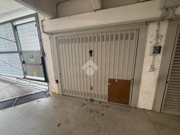 box auto in vendita a Genova in zona Pontedecimo