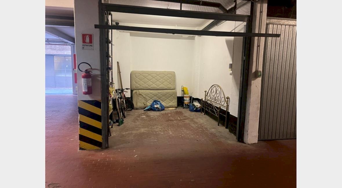 box auto in vendita a Genova in zona Sestri Ponente