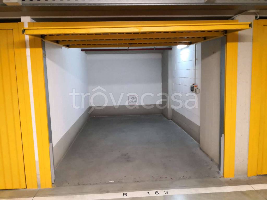 box auto in vendita a Genova in zona Sestri Ponente