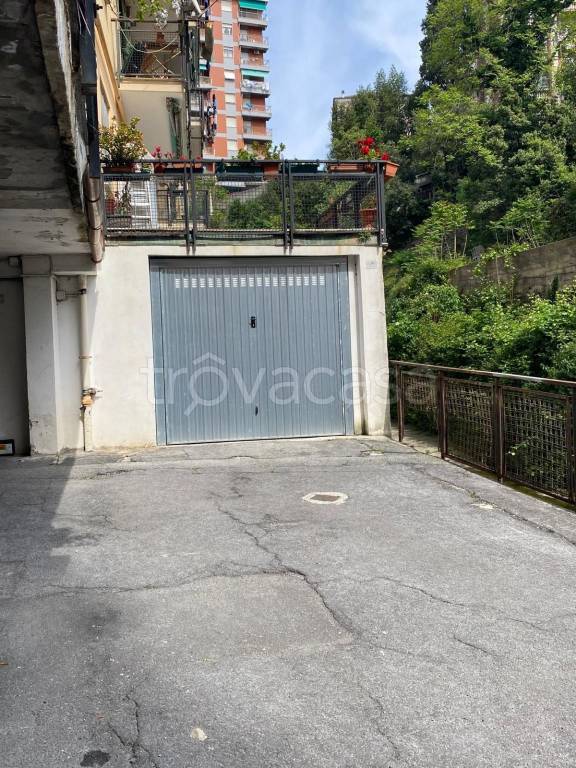 box auto in vendita a Genova in zona Sestri Ponente