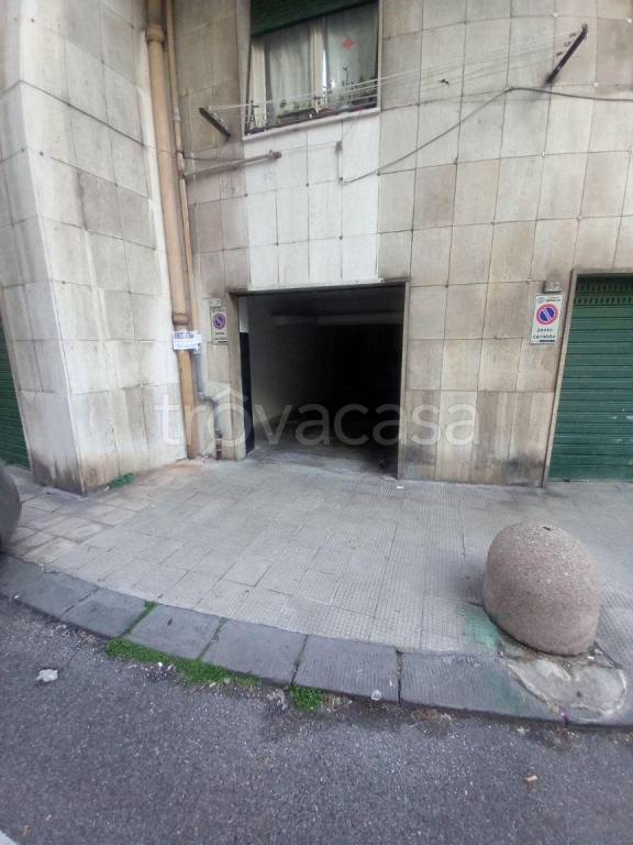 box auto in vendita a Genova in zona Sampierdarena