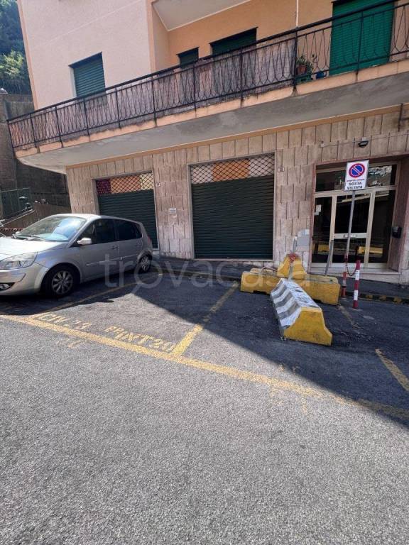box auto in vendita a Genova in zona Marassi