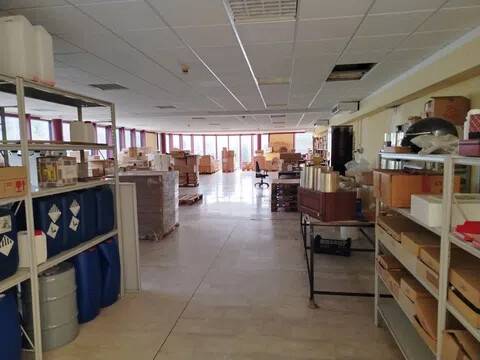 locale commerciale in vendita a Genova in zona Struppa