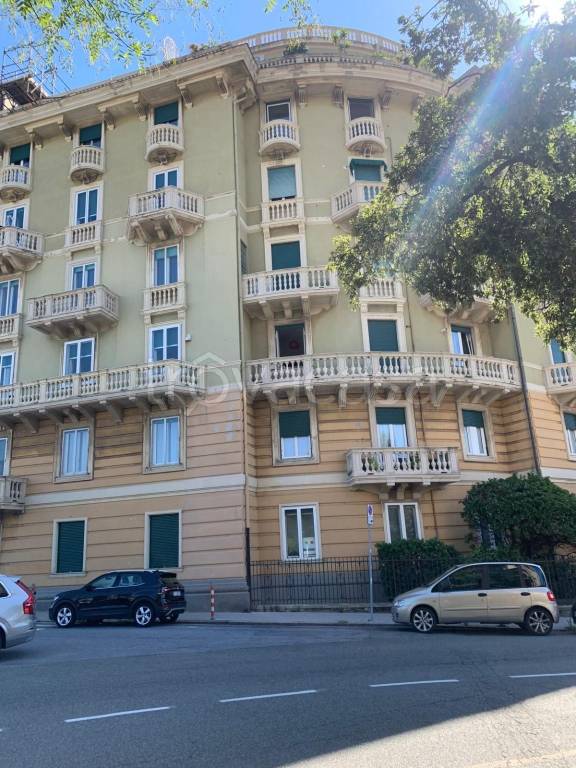 appartamento in vendita a Genova in zona Carignano