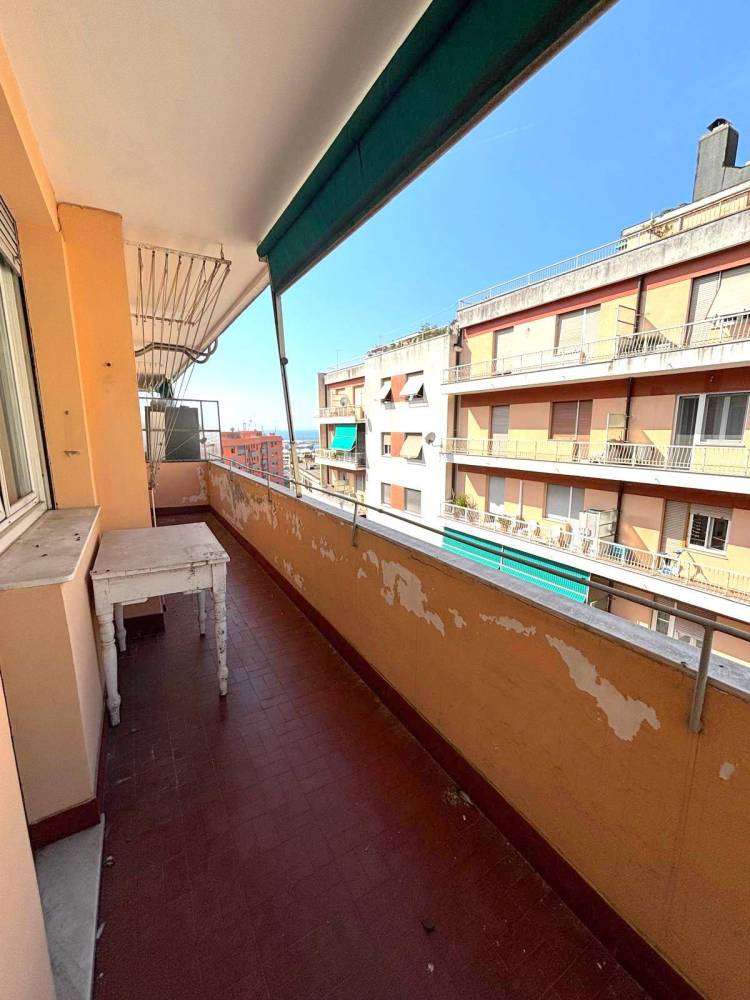 appartamento in vendita a Genova in zona Sestri Ponente