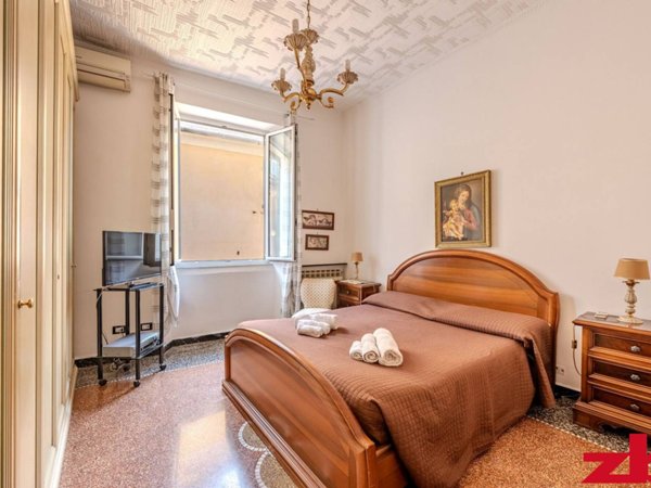 appartamento in vendita a Genova in zona Sottoripa / Maddalena / Molo