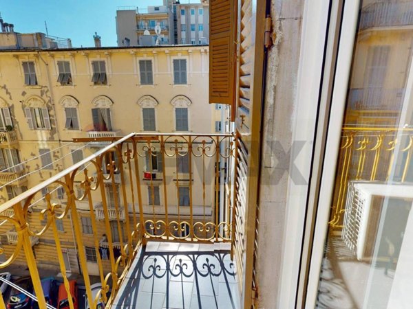 appartamento in vendita a Genova in zona Sestri Ponente