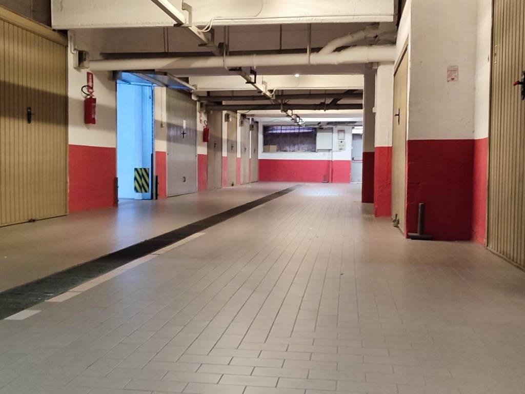 box auto in vendita a Genova in zona Sampierdarena