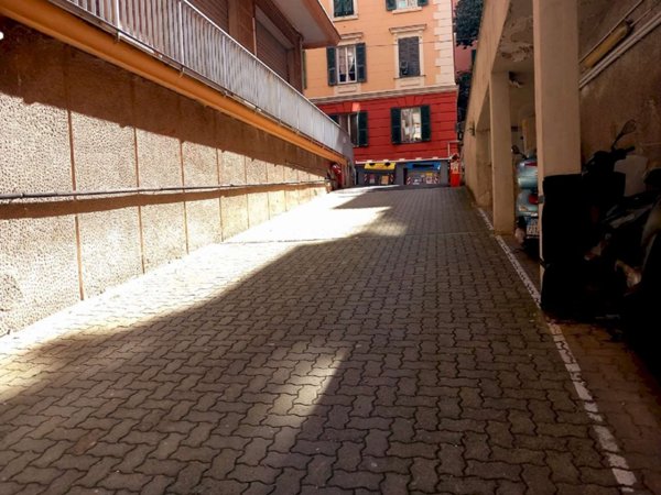 box auto in vendita a Genova in zona Castelletto