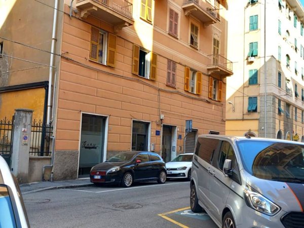 appartamento in vendita a Genova in zona Sestri Ponente