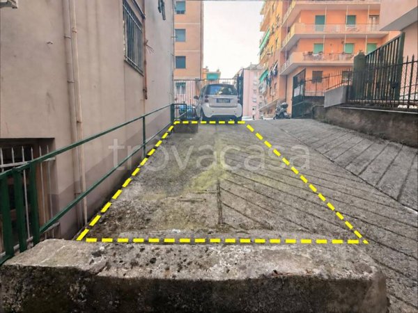 box auto in vendita a Genova in zona Sestri Ponente