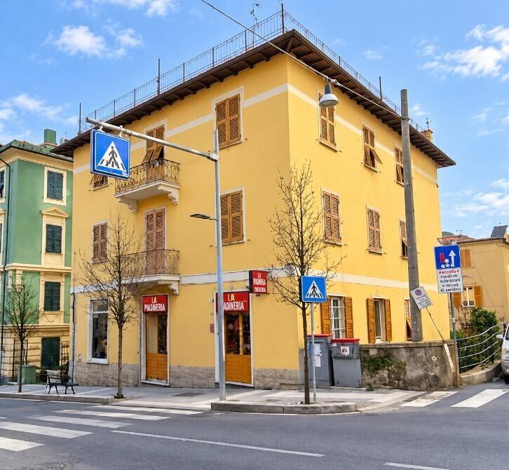 appartamento in vendita a Genova in zona Sestri Ponente