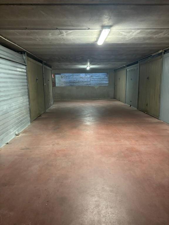box auto in vendita a Genova in zona Sestri Ponente