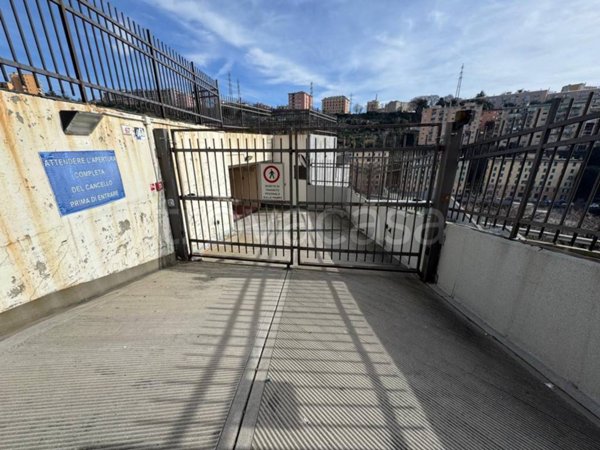 box auto in vendita a Genova in zona Sampierdarena