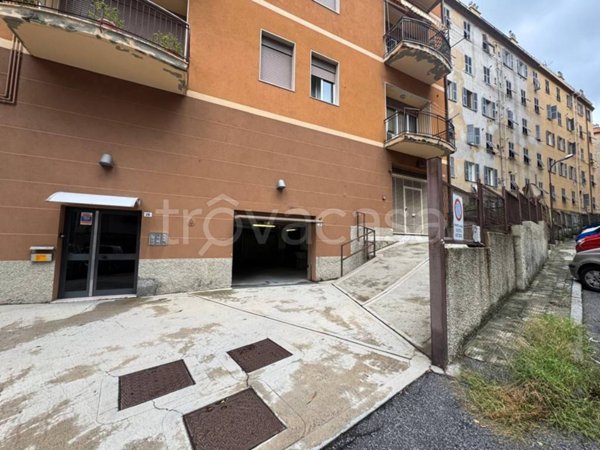 box auto in vendita a Genova in zona Sampierdarena