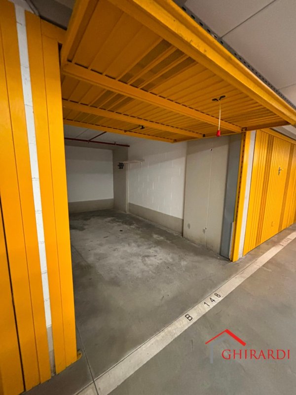 box auto in vendita a Genova in zona Sestri Ponente