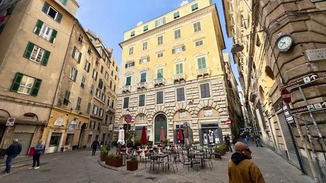 appartamento in vendita a Genova in zona Sottoripa / Maddalena / Molo