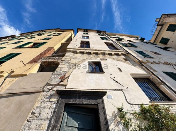 appartamento in vendita a Genova in zona Sottoripa / Maddalena / Molo