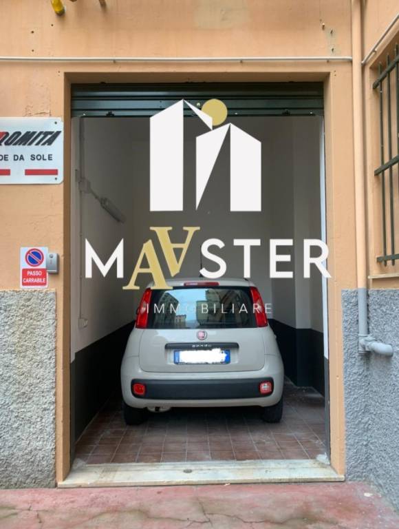 box auto in vendita a Genova in zona Sestri Ponente