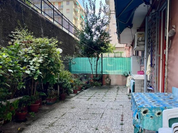 appartamento in vendita a Genova in zona Sestri Ponente