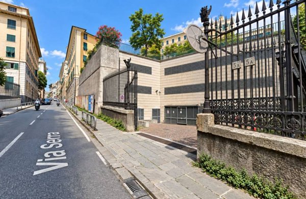 box auto in vendita a Genova in zona San Vincenzo