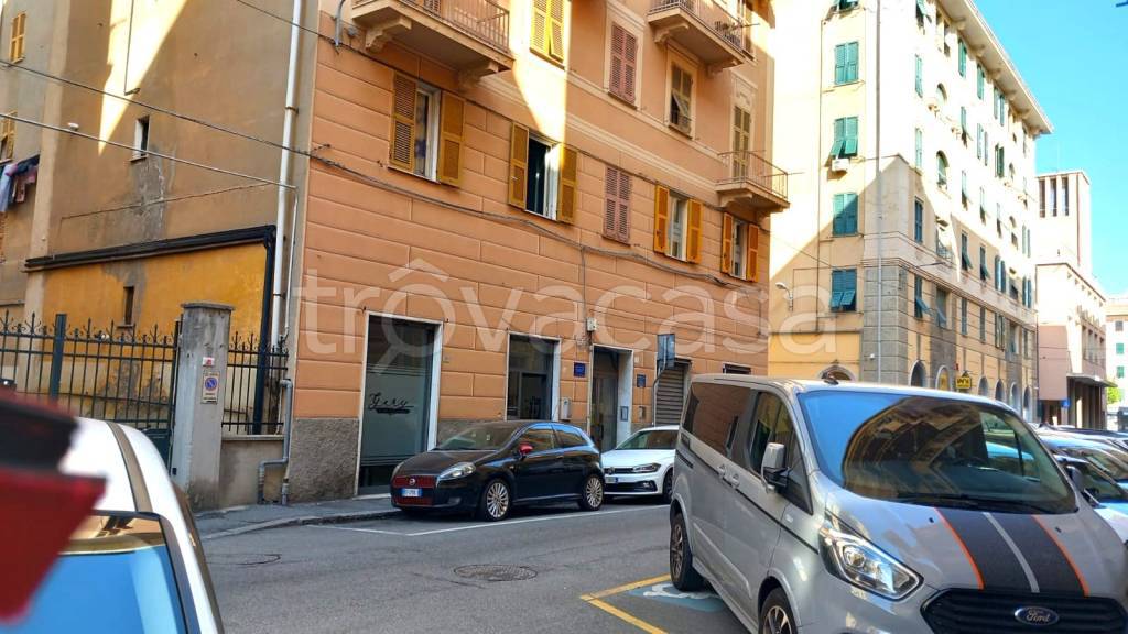 appartamento in vendita a Genova in zona Sestri Ponente