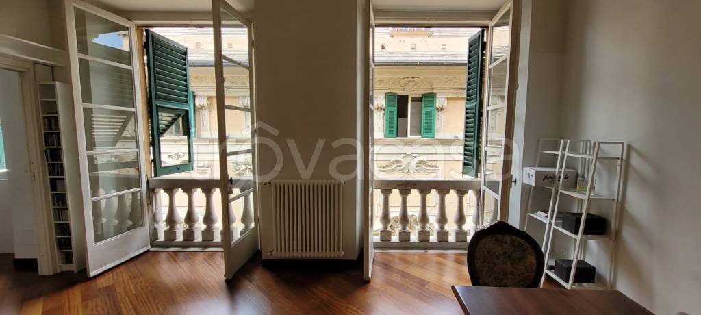 appartamento in vendita a Genova in zona Sottoripa / Maddalena / Molo