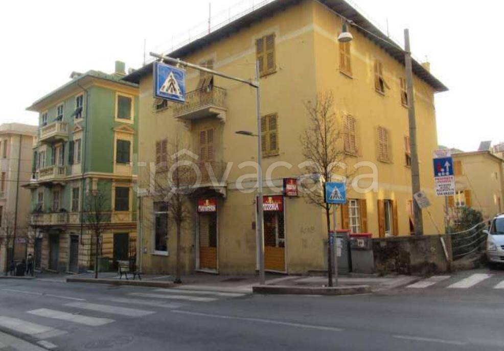 appartamento in vendita a Genova in zona Sestri Ponente