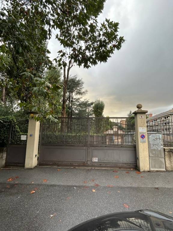 box auto in vendita a Genova in zona Albaro