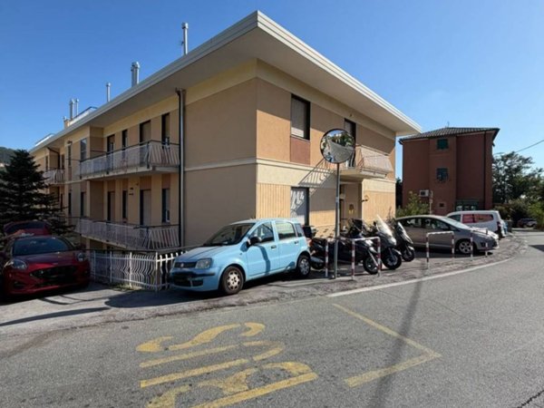 appartamento in vendita a Genova in zona Rivarolo