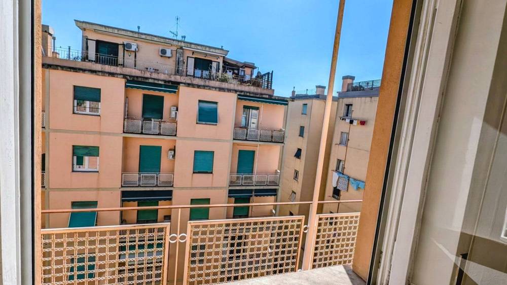 appartamento in vendita a Genova in zona Sestri Ponente