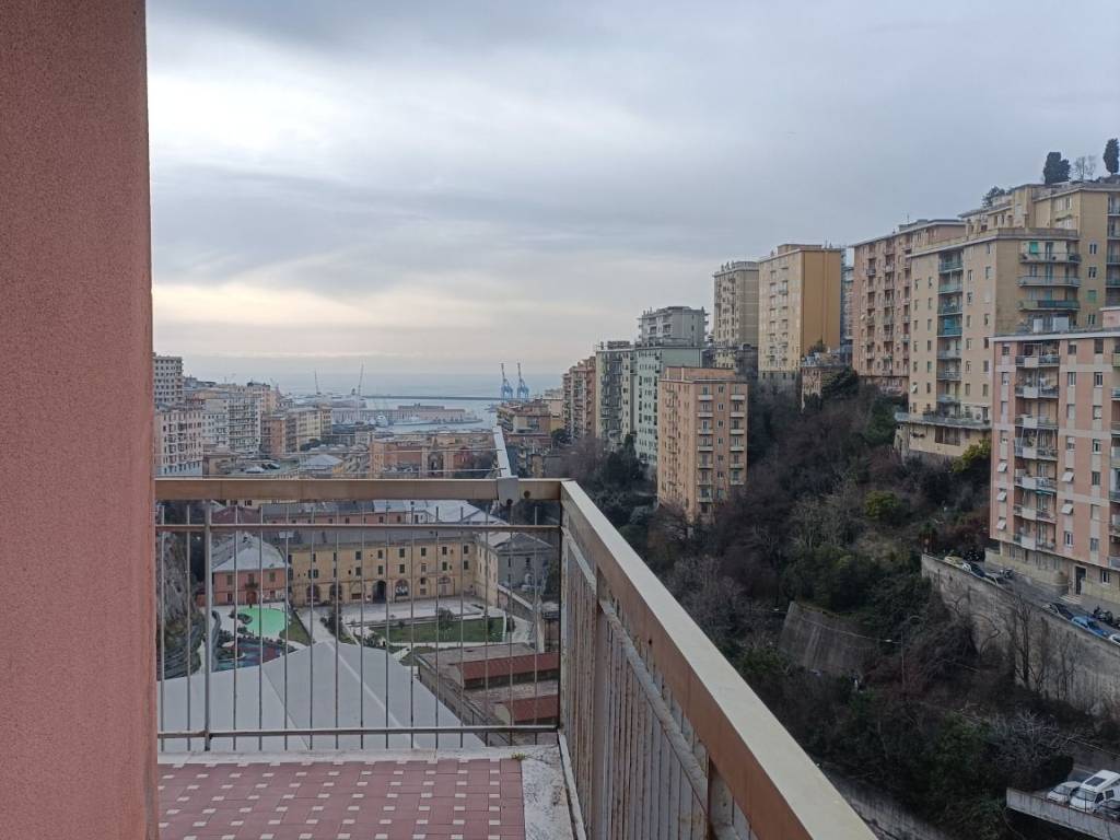 appartamento in vendita a Genova in zona Lagaccio / Granarolo