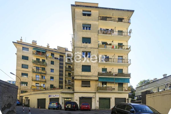 appartamento in vendita a Genova in zona Rivarolo