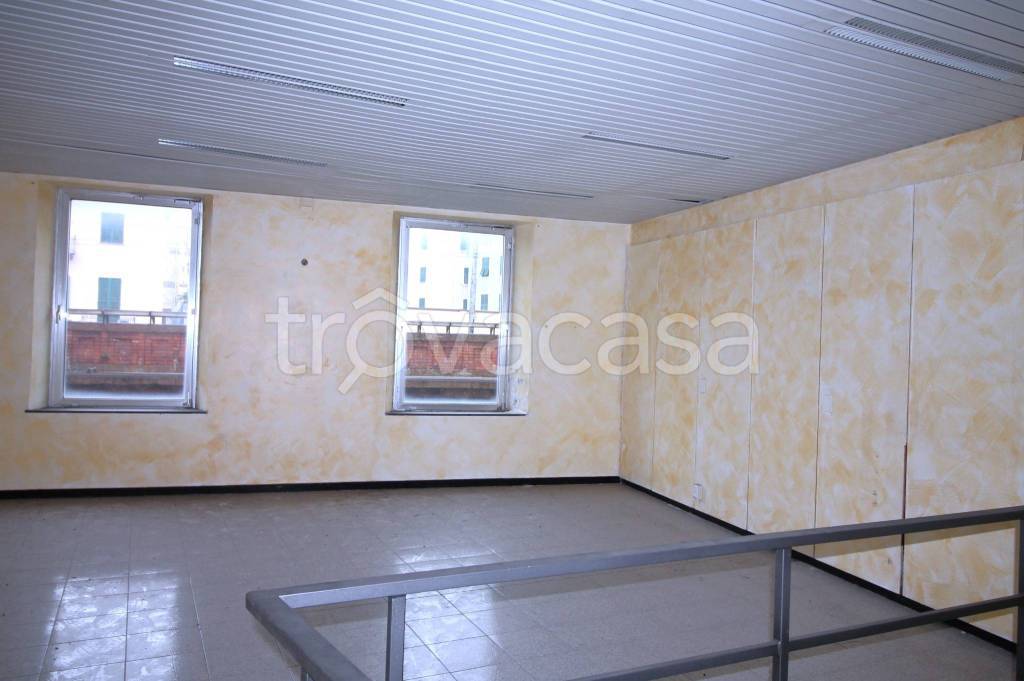 negozio in vendita a Genova in zona Sampierdarena